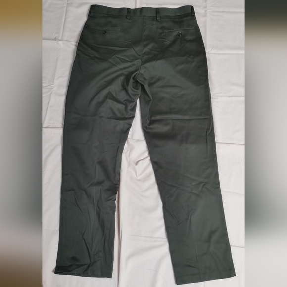 Dockers Men's Khakis Greenish Gray D3 Classic Fit Pants 36X34 - Picture 3 of 4